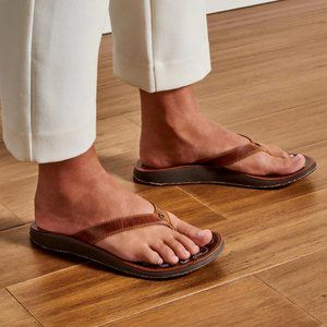 NWT OluKai Paniolo Women’s Leather Beach Sandals sz 10